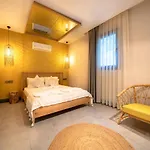 Aparthotel Reddoors Sea View 4*