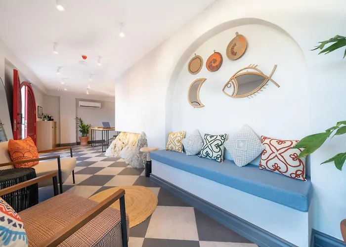 Aparthotel Reddoors Sea View 4*